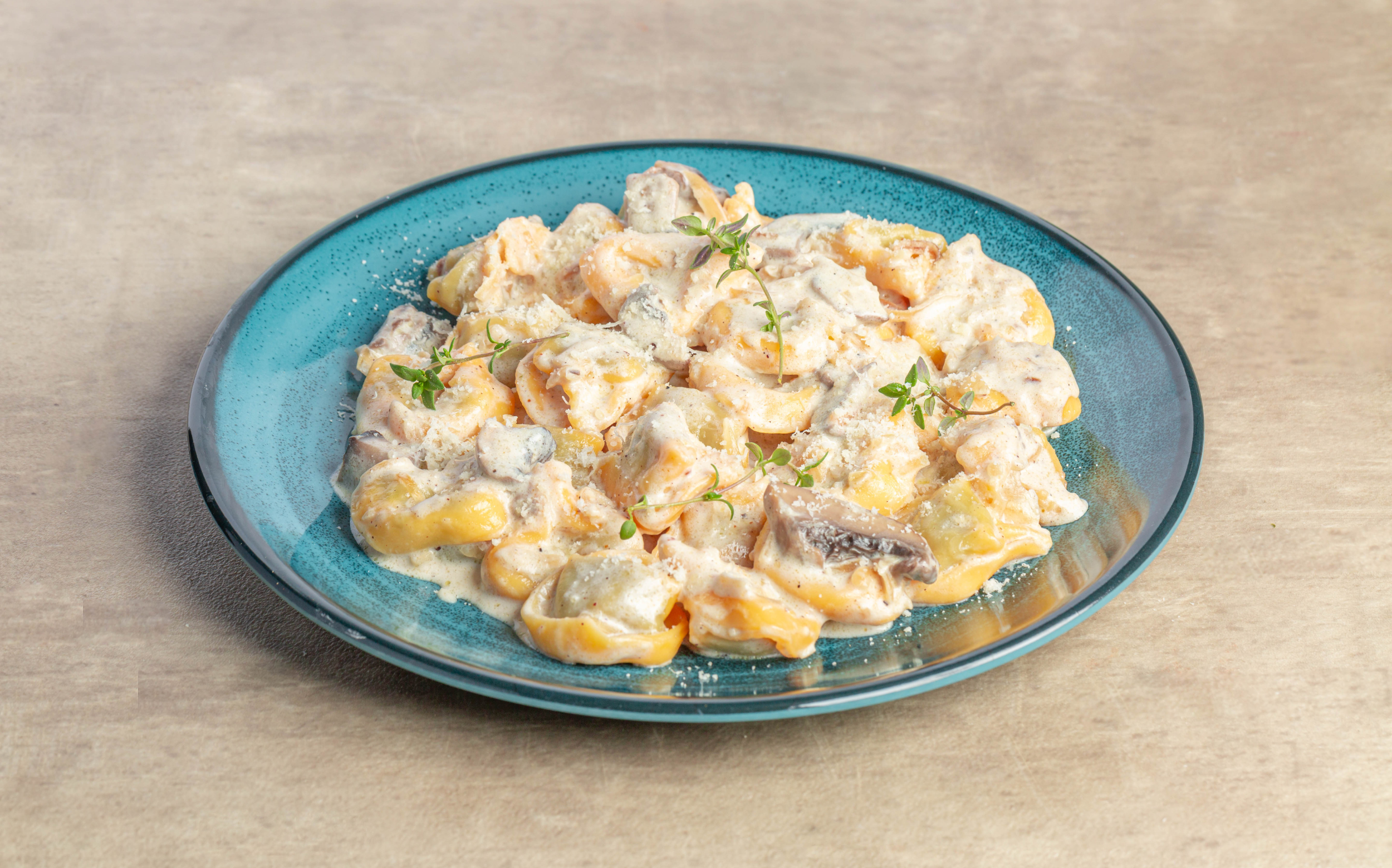 טורטליני פטריות עם רוטב לבחירה